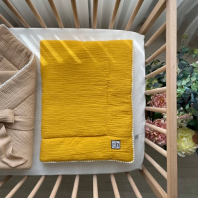 Плед-конверт гірчиця з бубошиками (муслін) з паском, 100х80 см 2