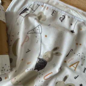 Непромокаюча пелюшка тепла Зайці на драбинці беж (50 на 80 см) 2