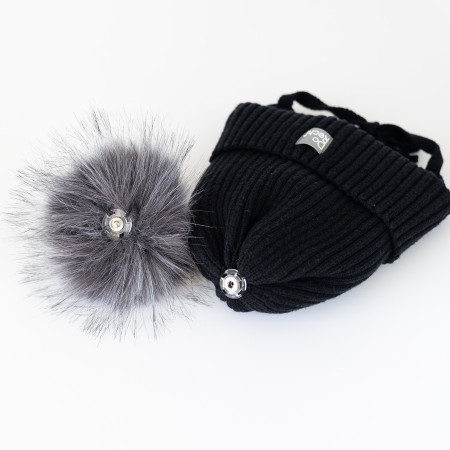 Шапка чорна зимова (меринос) з помпоном