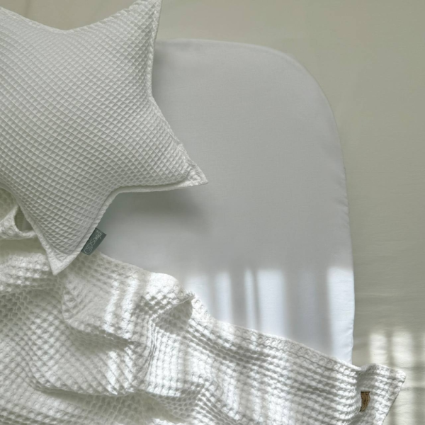 Простинка на резинці біла (поплін) 50х90см