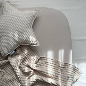 Простинка на резинці капучино (поплін) 50х90см