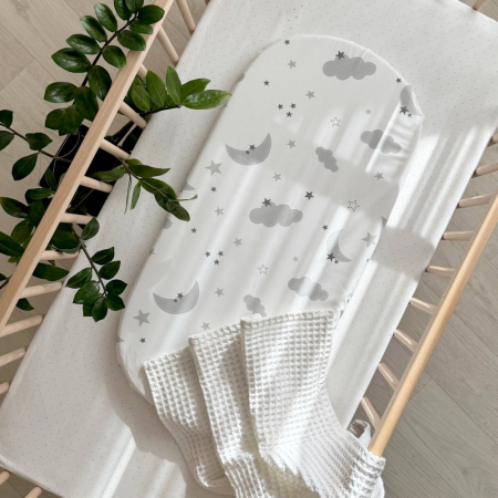 Простинка Хмаринки сірі з місяцем в коляску (на резинці) 45х80см