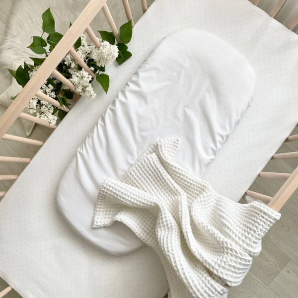 Простинка біла в коляску (на резинці) 45х80см