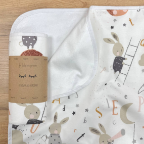 Непромокаюча пелюшка Зайці на драбинці беж (50 на 80 см) 2