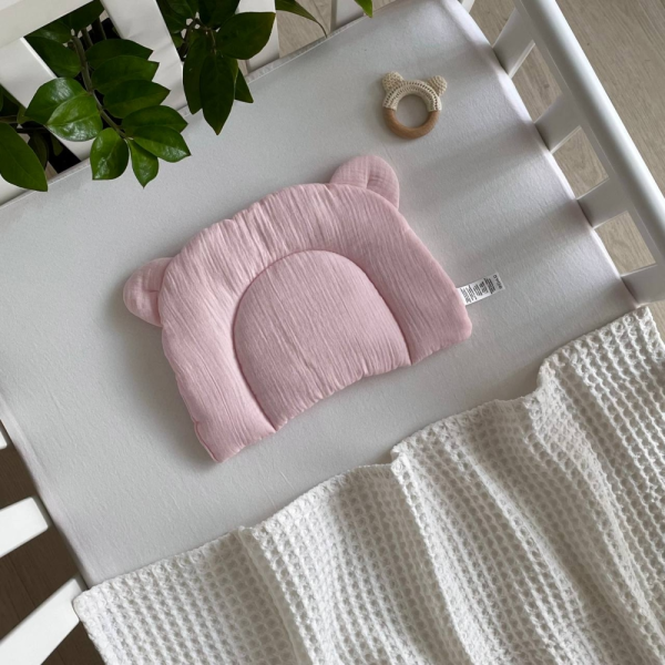 Подушка рожева (муслін) з вушками анатомічна