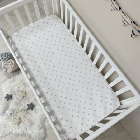 Простынь на резинке "Сердечка" пудра на белом (поплин) 60х120см