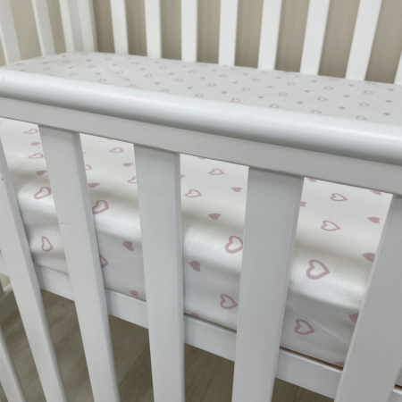 Простынь на резинке "Сердечка" пудра на белом (поплин) 60х120см