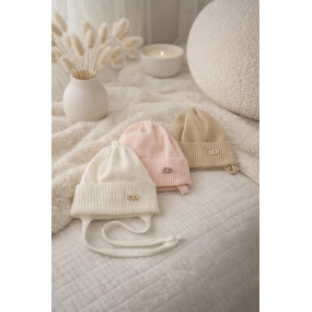 Шапка демі ЕБІГЕЙЛ молоко (надм'яка пряжа мерінос) для дівчинки